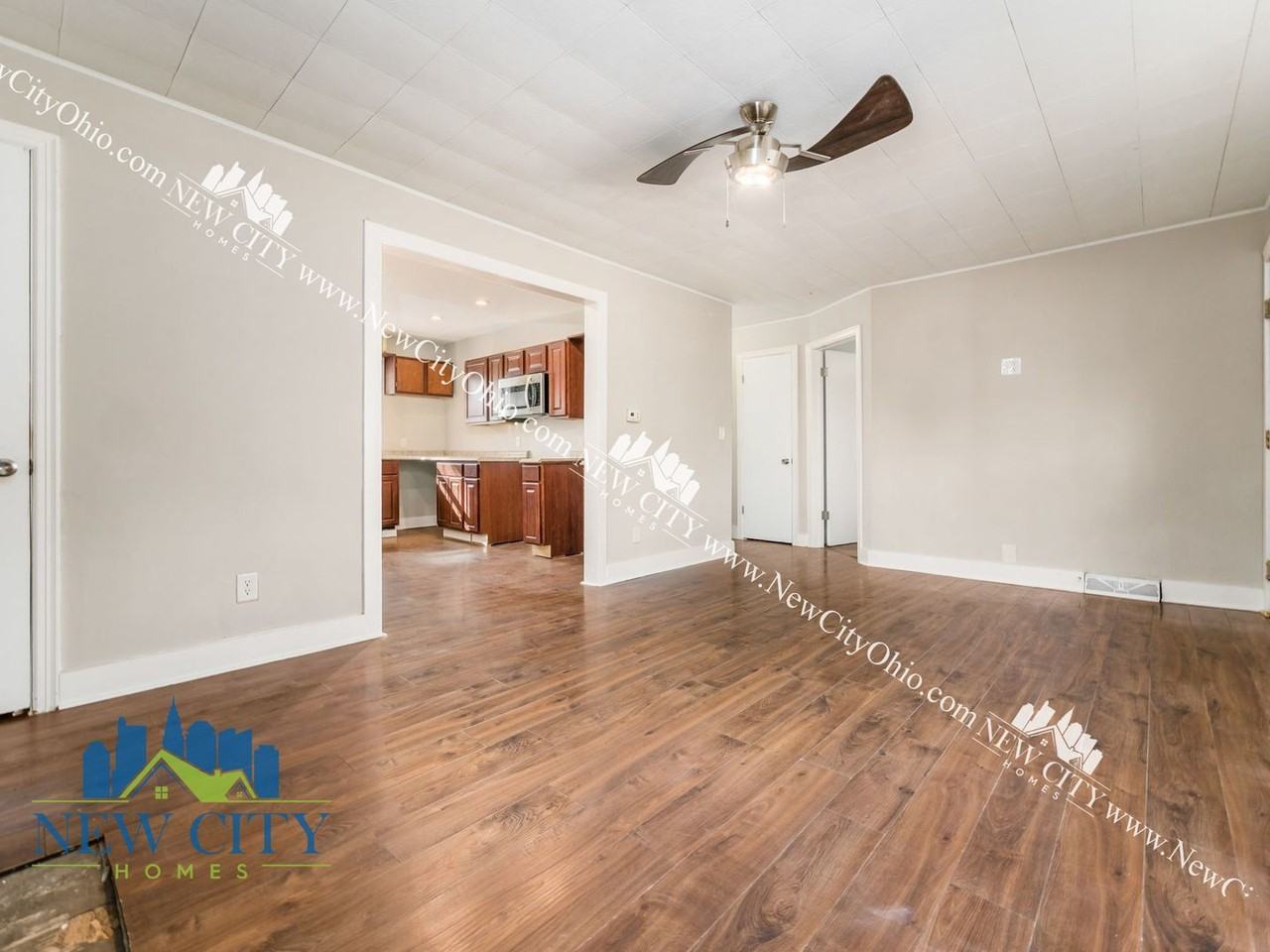 1621 Sullivant Ave - Photo 5 of 39