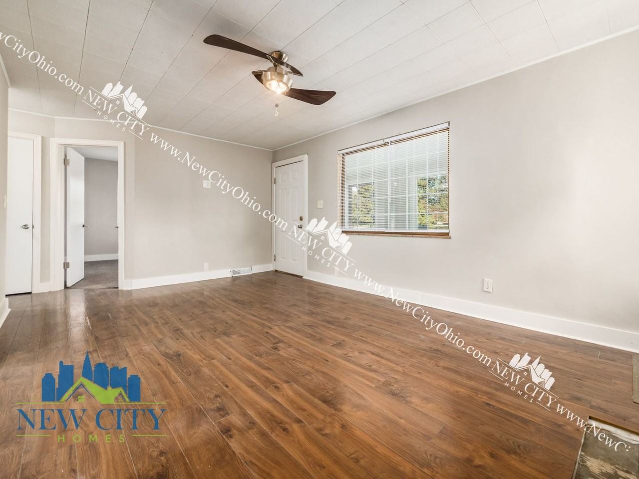 1621 Sullivant Ave - Photo 6 of 39