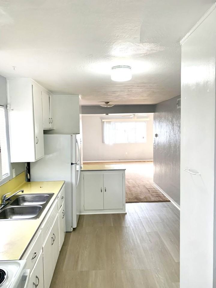 444 Florida St SE - Photo 4 of 14