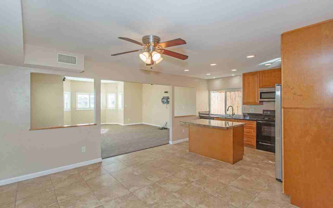 1027 Hazen Dr - Photo 5 of 33