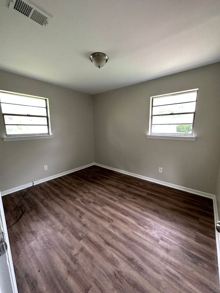 5033 Letson St - Photo 7 of 8