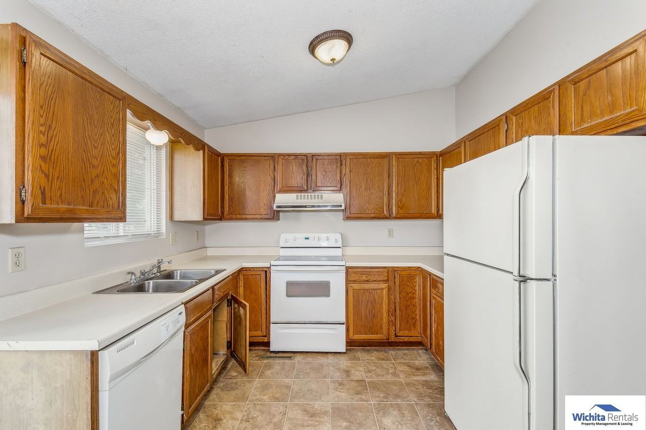 8717 W 15th St N - Photo 4 of 16