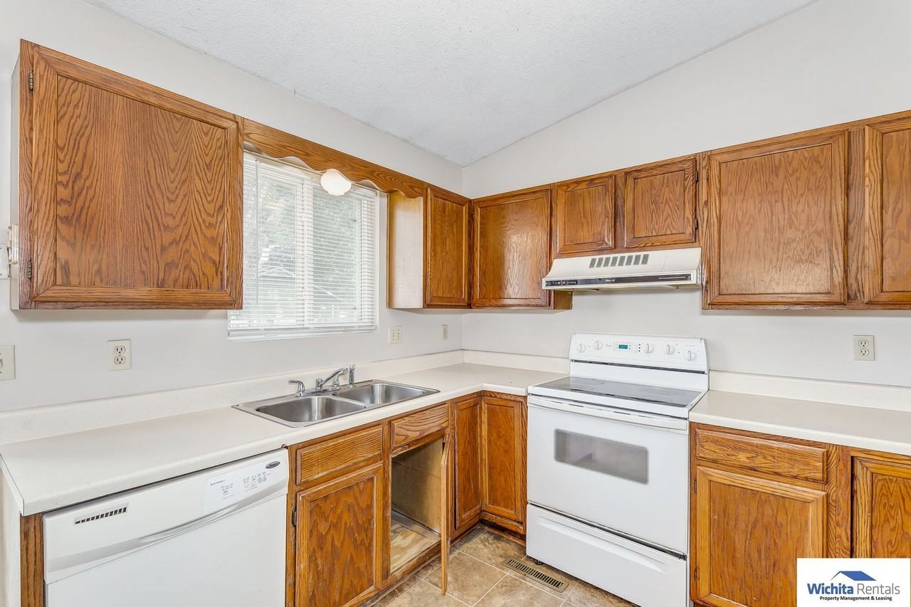 8717 W 15th St N - Photo 5 of 16