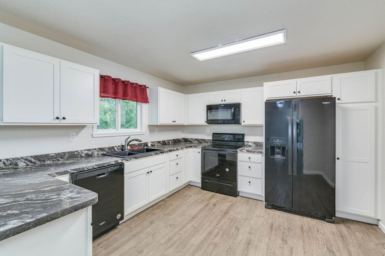 2826 Totem Dr - Photo 4 of 22