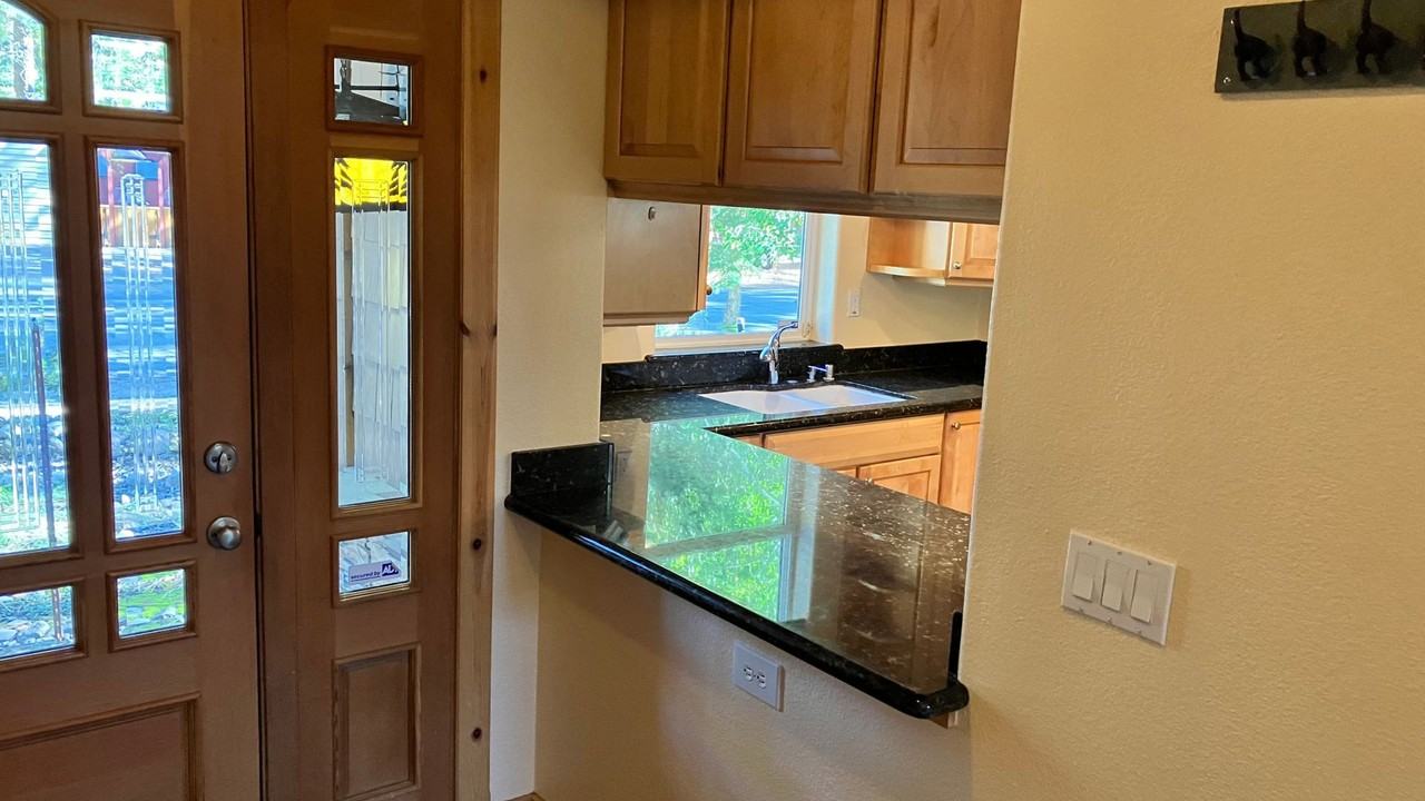 768 Alameda Ave - Photo 4 of 18