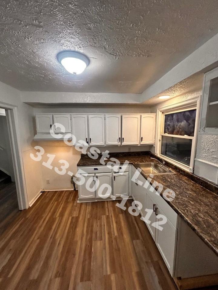 14067 Edmore Dr - Photo 7 of 18