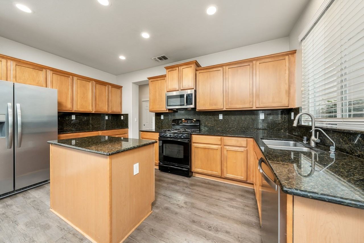 2120 Stansfield Dr - Photo 5 of 18