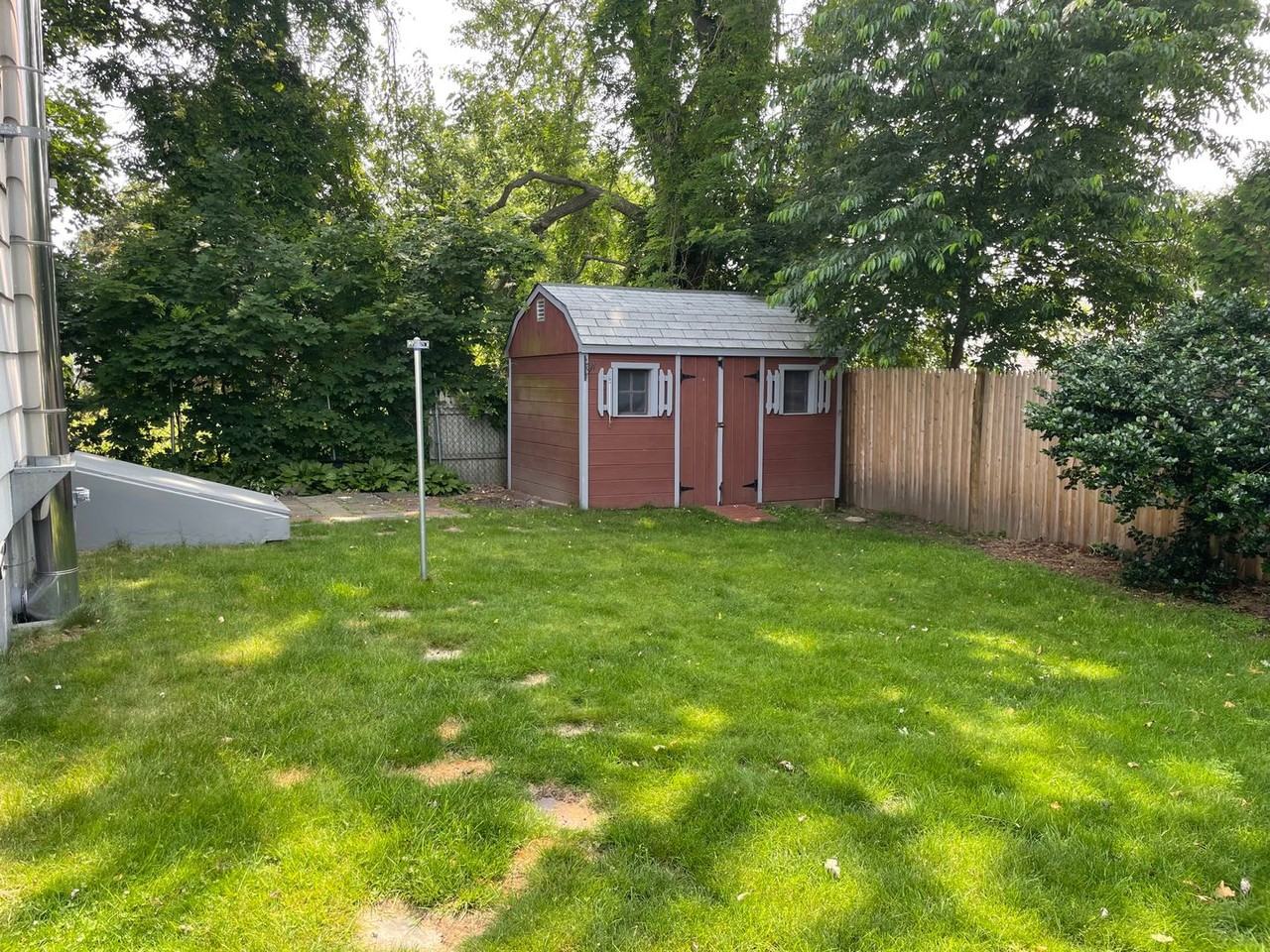 85 Floral Ave - Photo 3 of 25