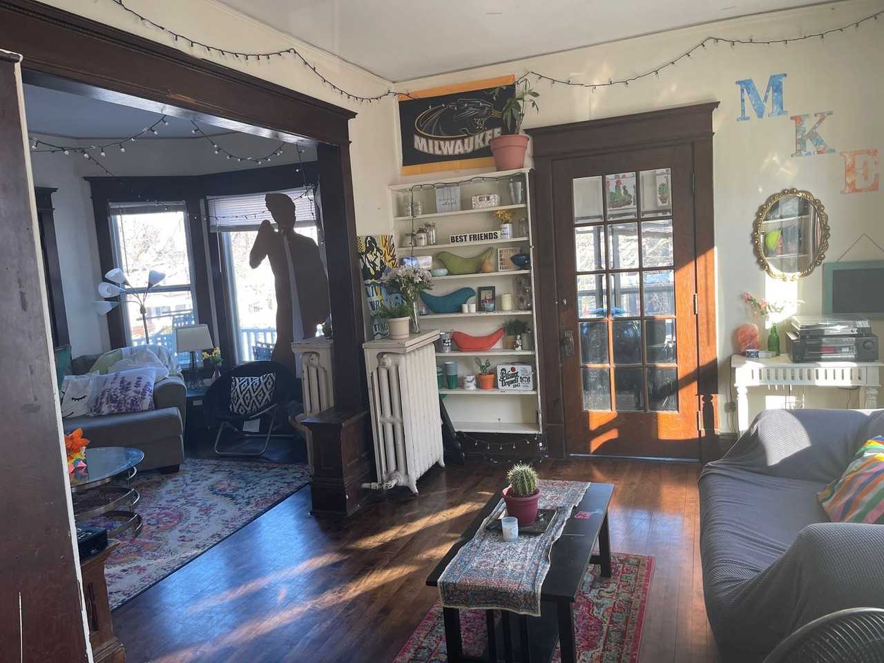 2935 N Maryland Ave - Photo 2 of 16