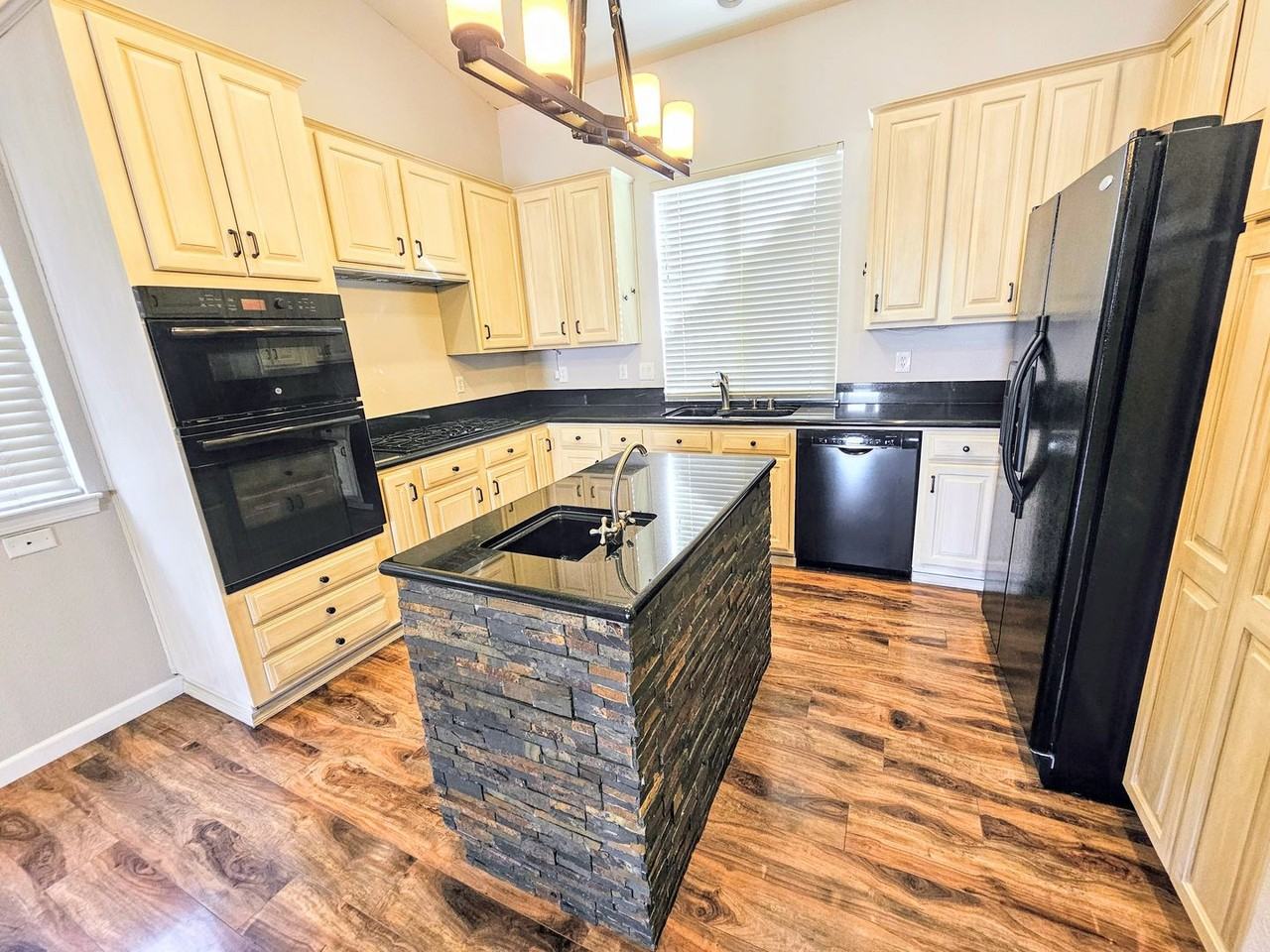 8713 Spinner Ct - Photo 3 of 29