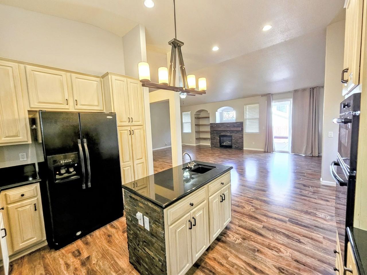 8713 Spinner Ct - Photo 5 of 29