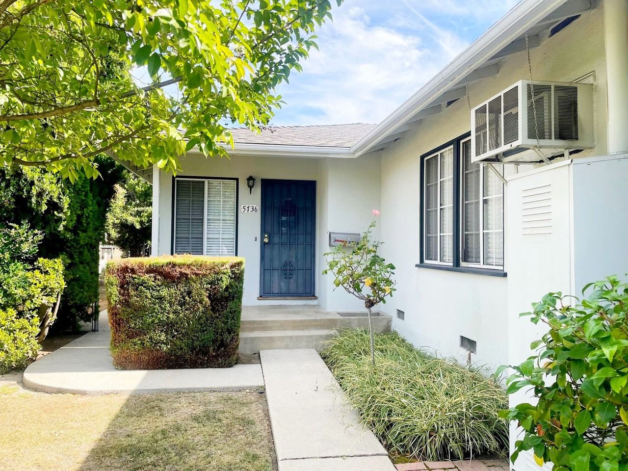 5734 Kester Ave - Photo 5 of 41