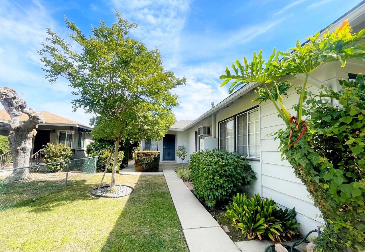 5734 Kester Ave - Photo 6 of 41