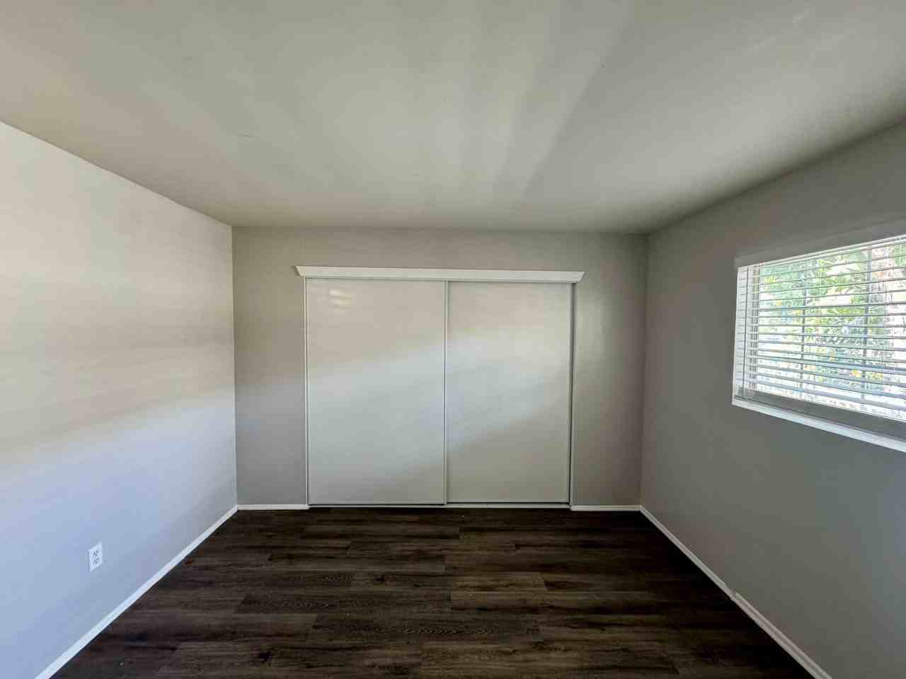 17392 Queens Ln - Photo 5 of 10