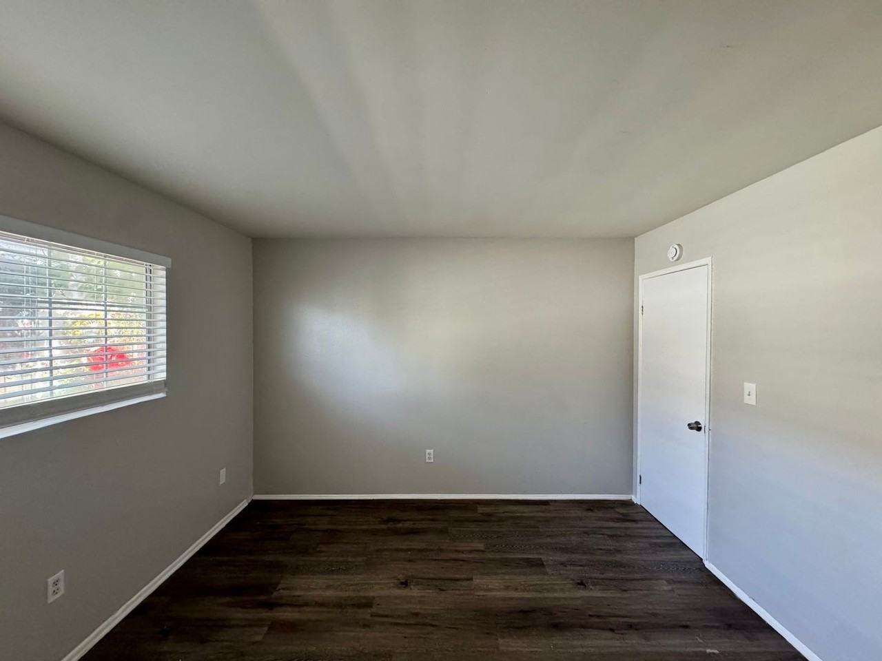 17392 Queens Ln - Photo 6 of 10