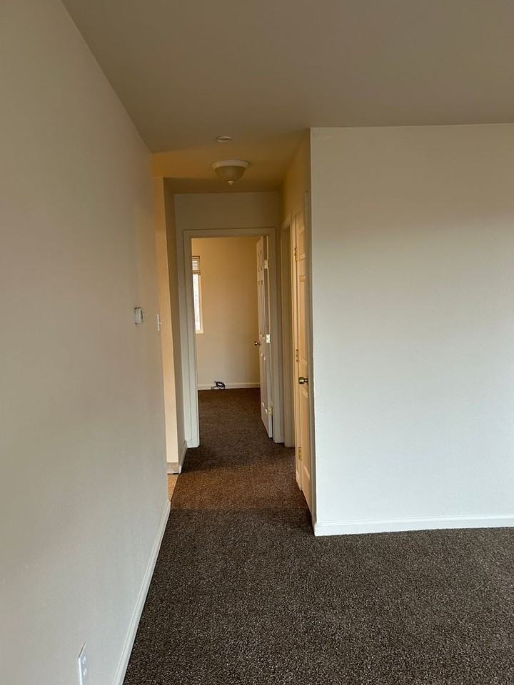 895 N Maddux Dr - Photo 6 of 14