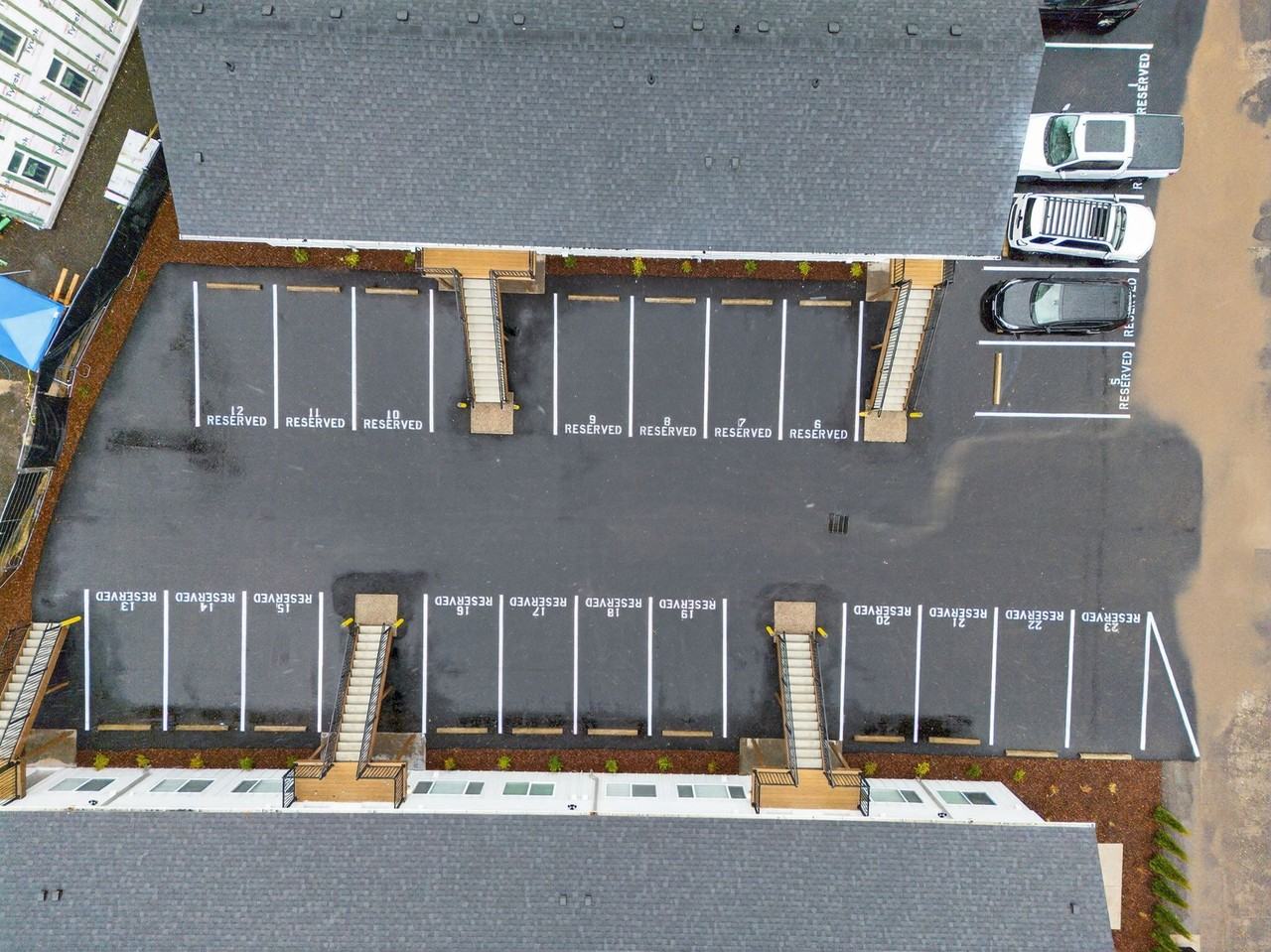 Woodstock Manor - Photo 3 of 4