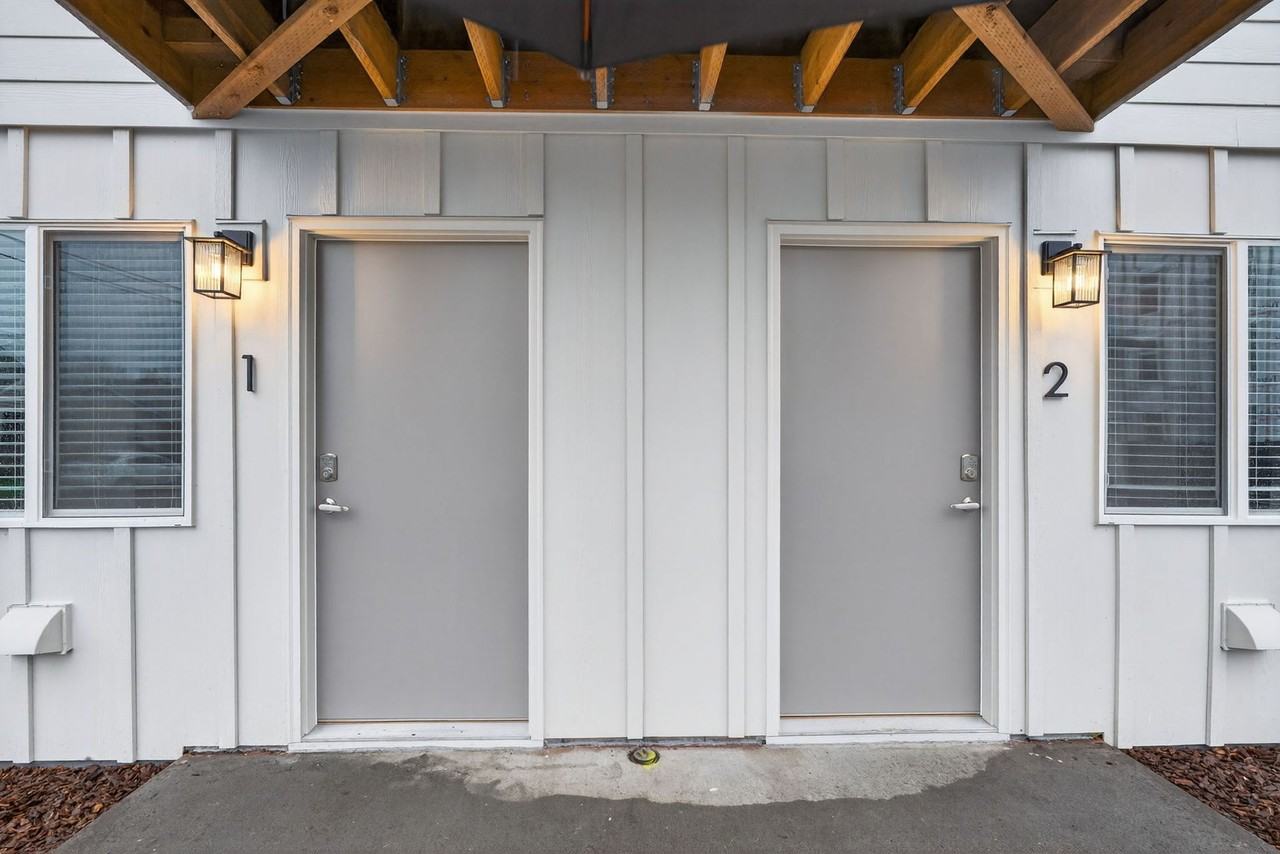 Woodstock Manor - Photo 4 of 4