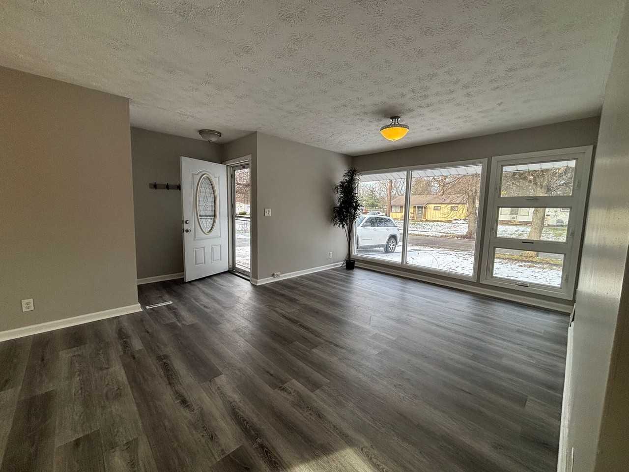 1776 Wakefield Dr - Photo 3 of 13