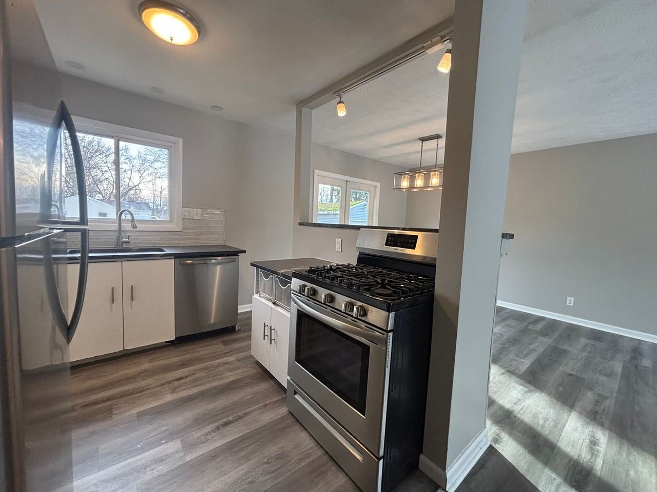 1776 Wakefield Dr - Photo 5 of 13