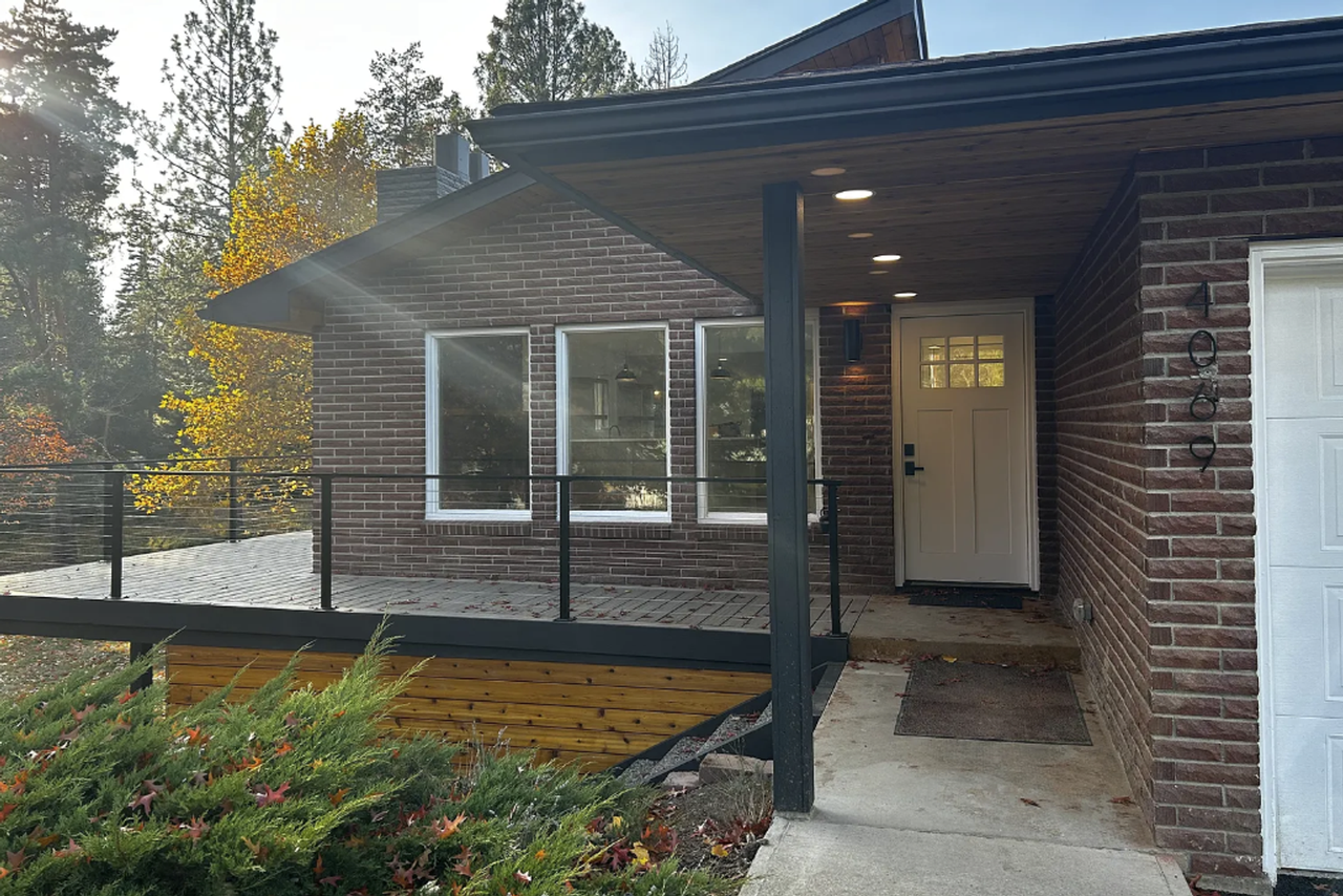 4069 N Maple Leaf Rd