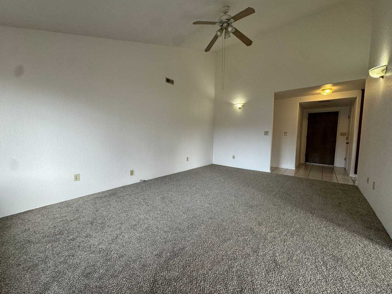 421 N Grove Ln - Photo 4 of 16