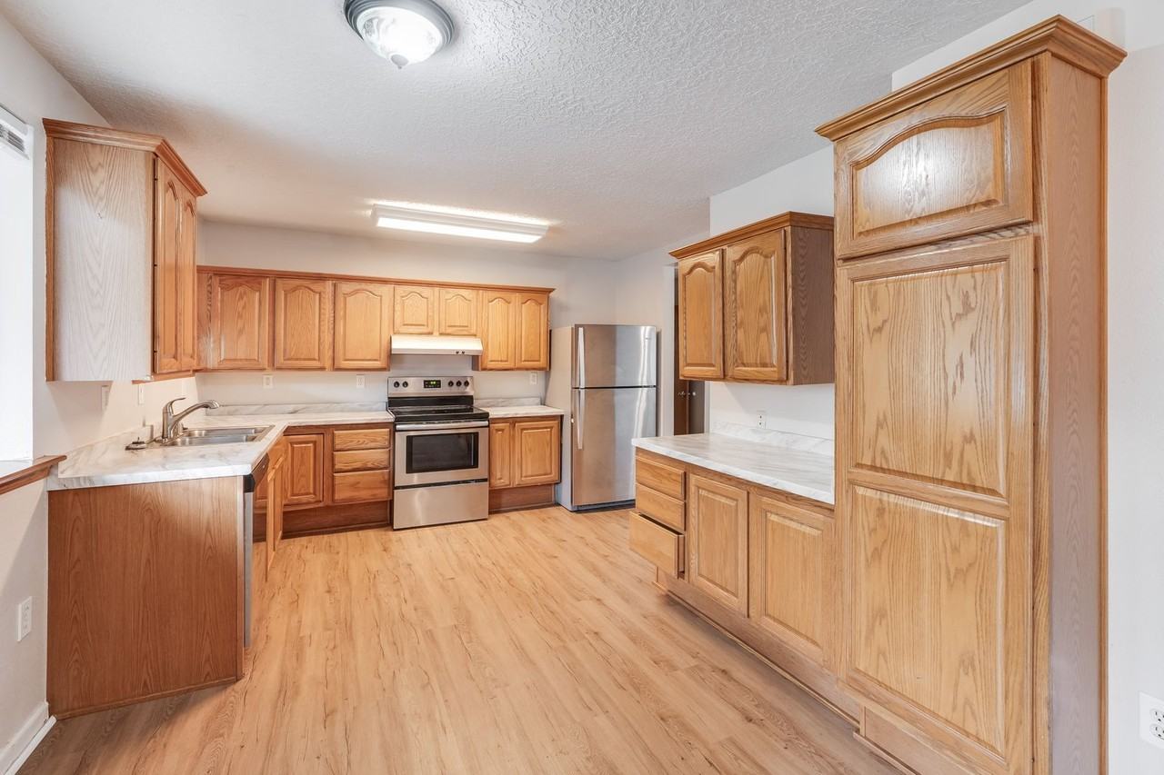 16015 Sw Division St - Photo 3 of 13