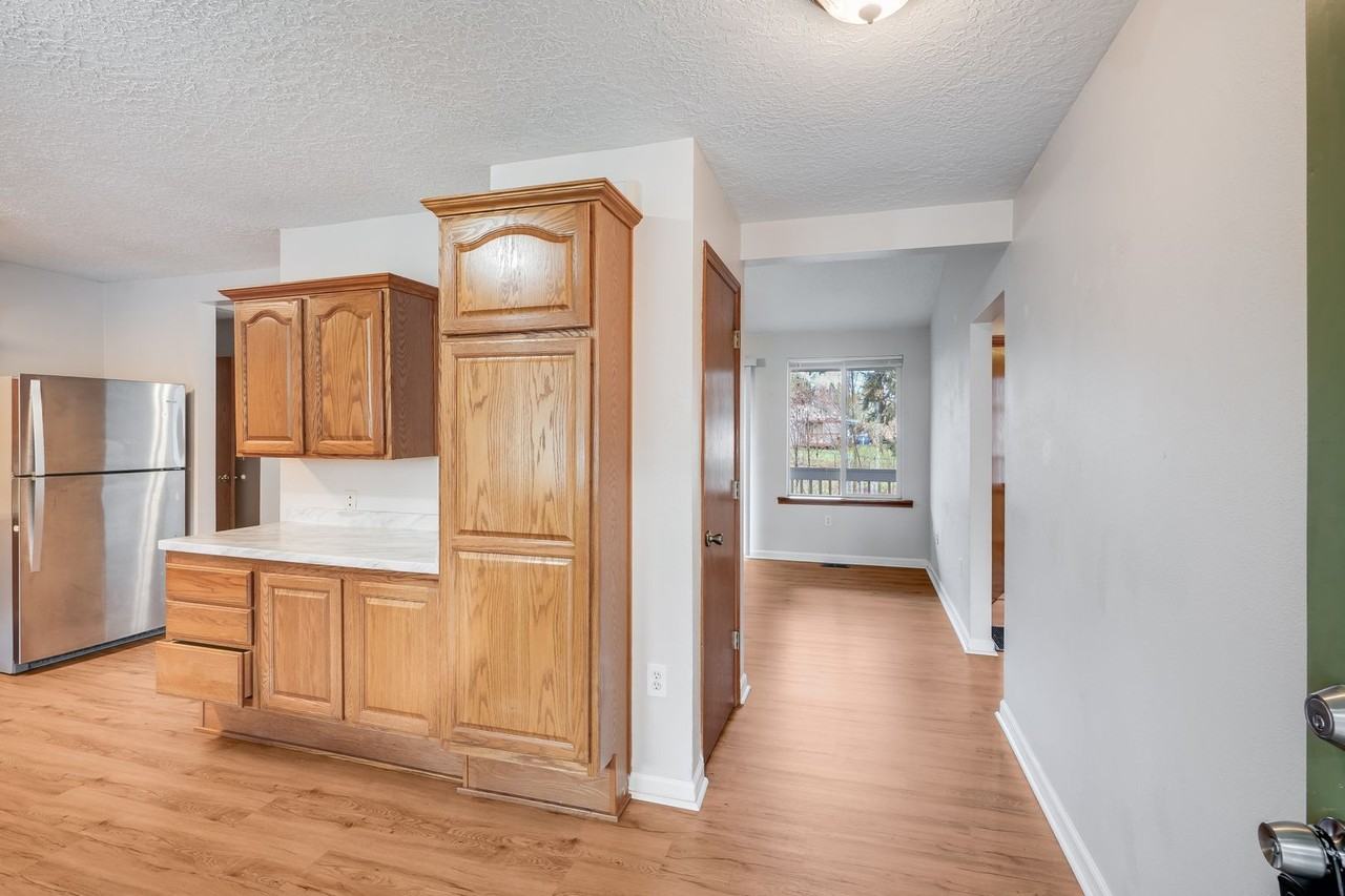 16015 Sw Division St - Photo 4 of 13