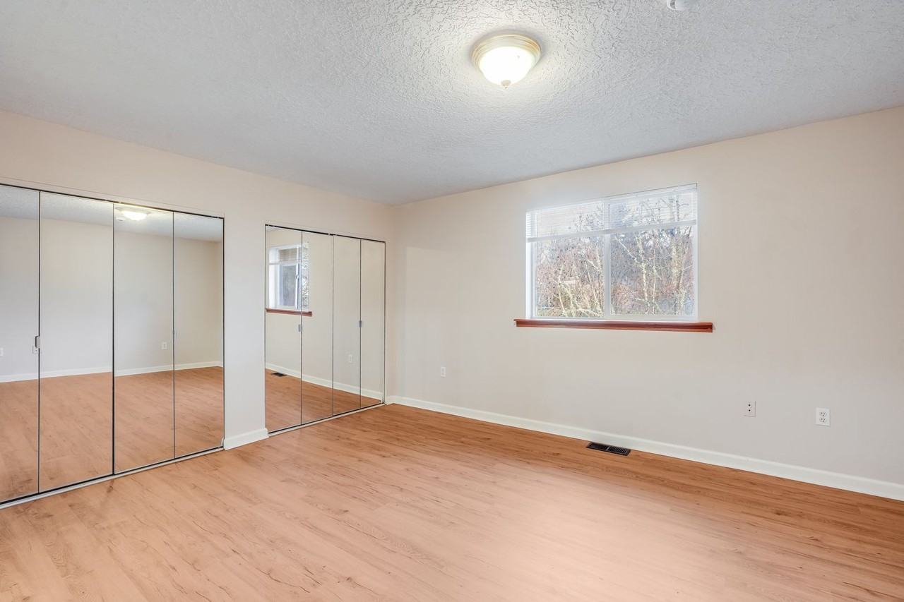 16015 Sw Division St - Photo 5 of 13