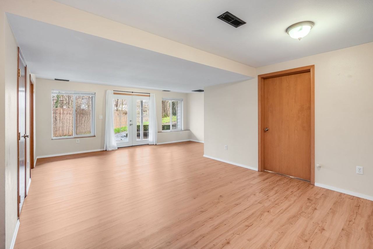 16015 Sw Division St - Photo 6 of 13