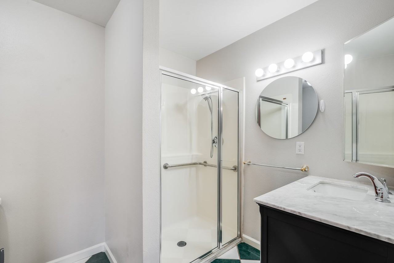 16015 Sw Division St - Photo 7 of 13