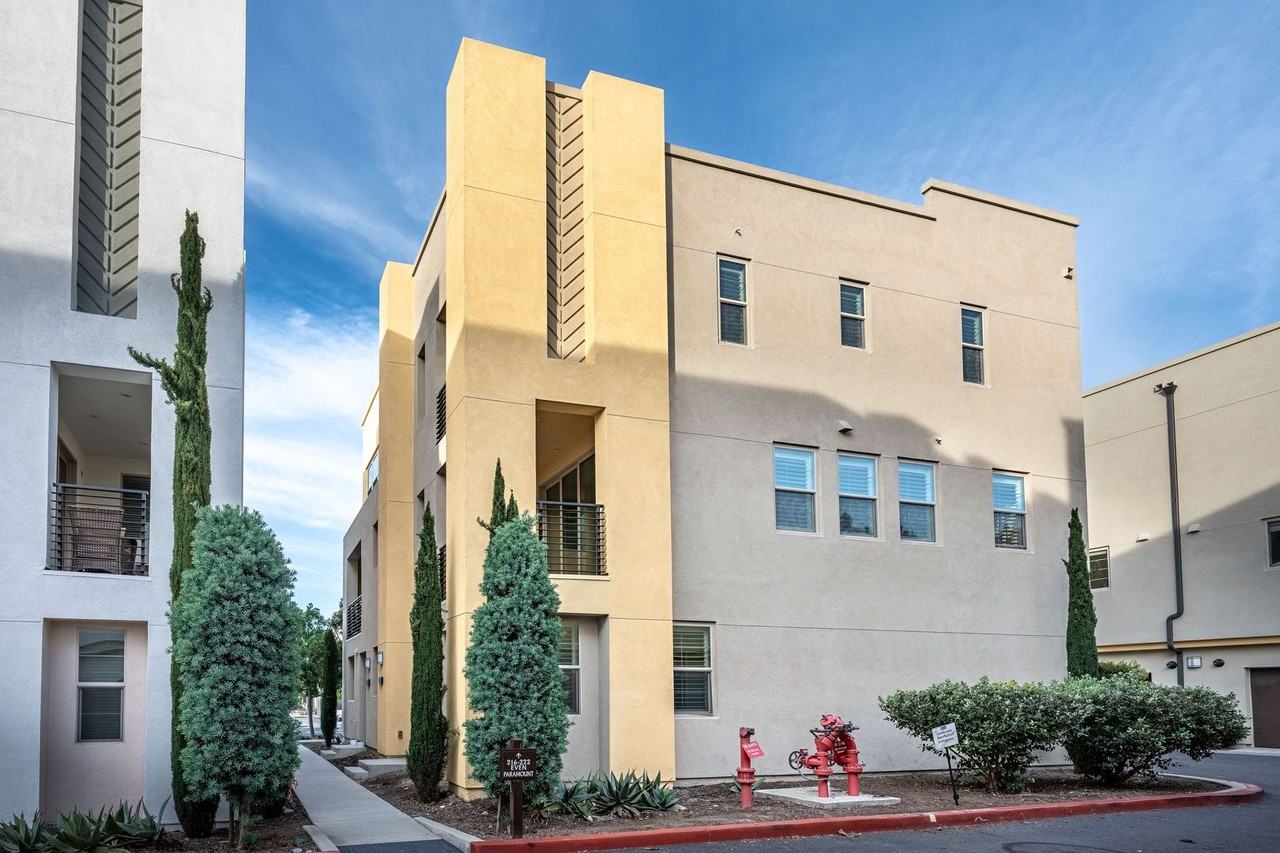 216 Paramount - Photo 2 of 25