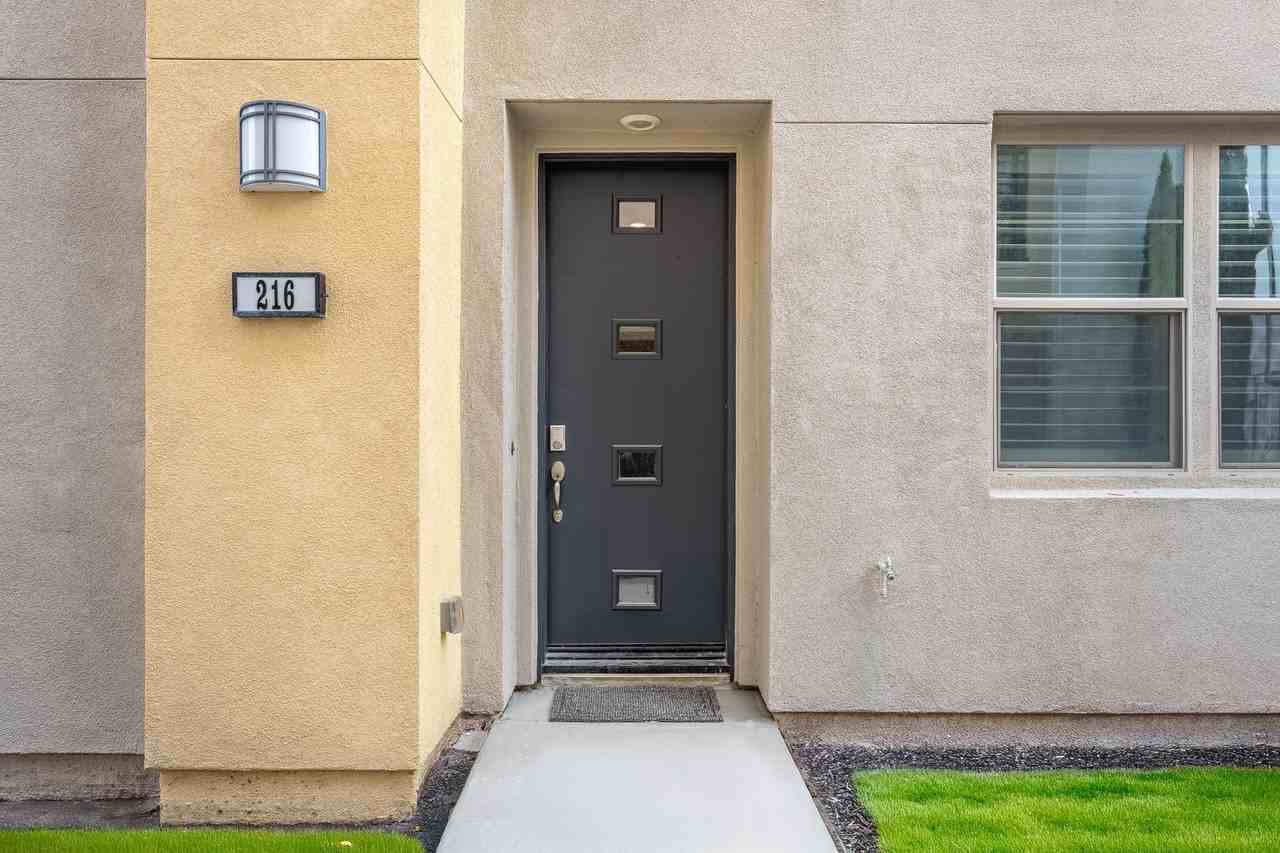 216 Paramount - Photo 3 of 25