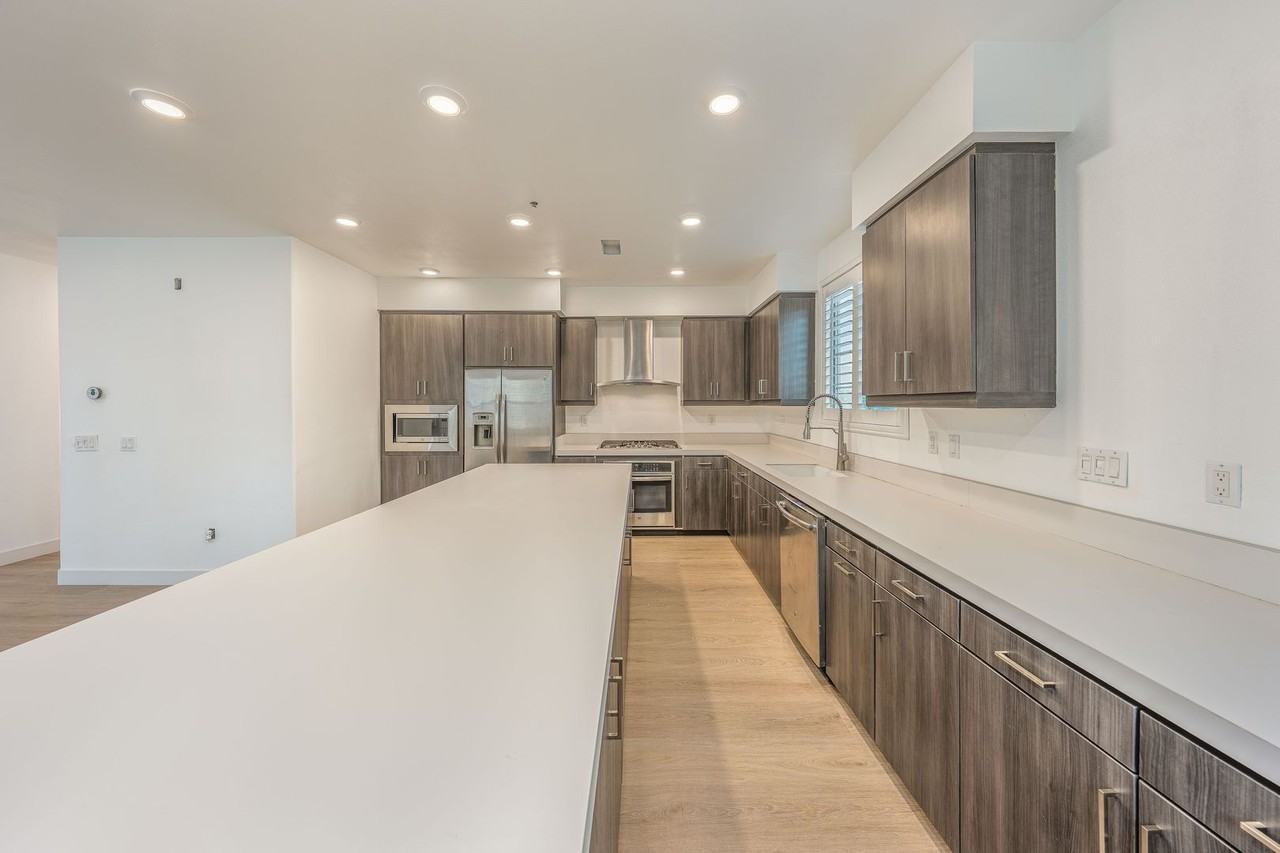 216 Paramount - Photo 5 of 25