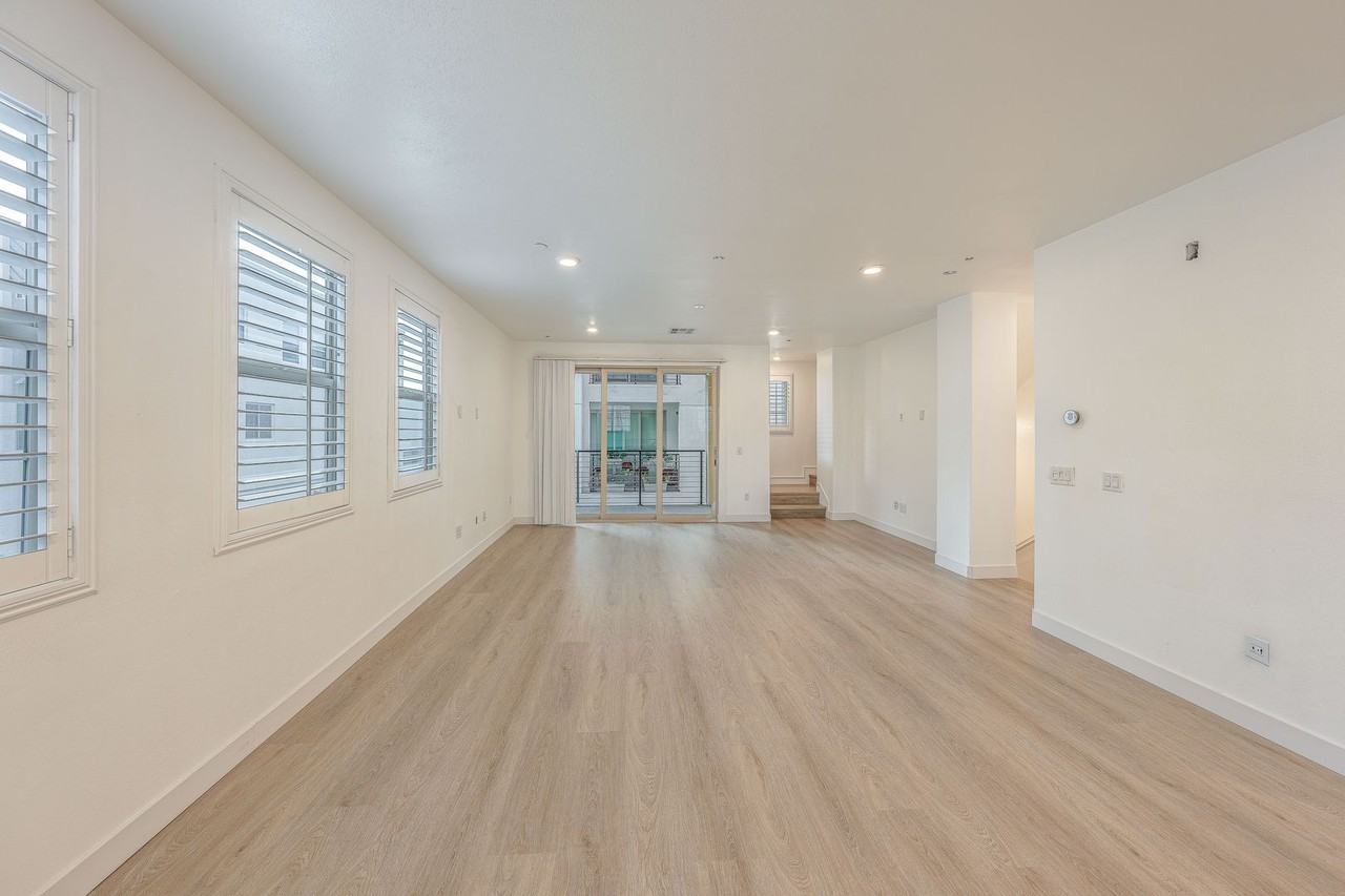 216 Paramount - Photo 7 of 25