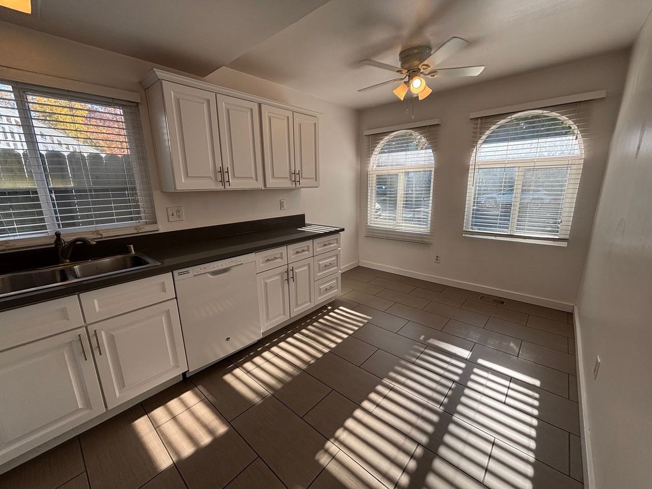 2525 N St - Photo 5 of 18