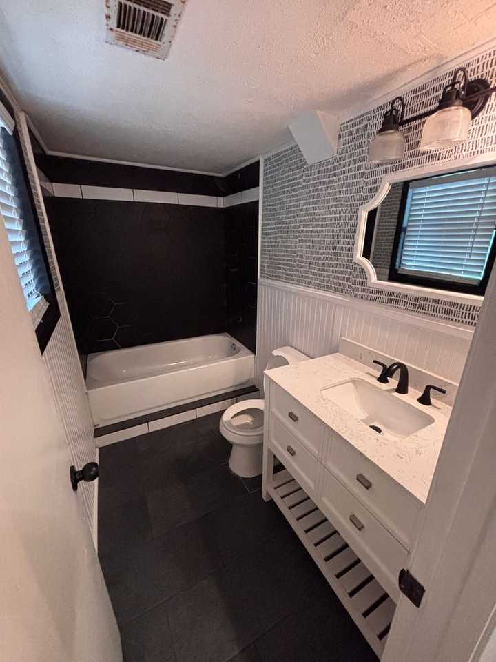 325 Mcpherson Dr - Photo 2 of 10