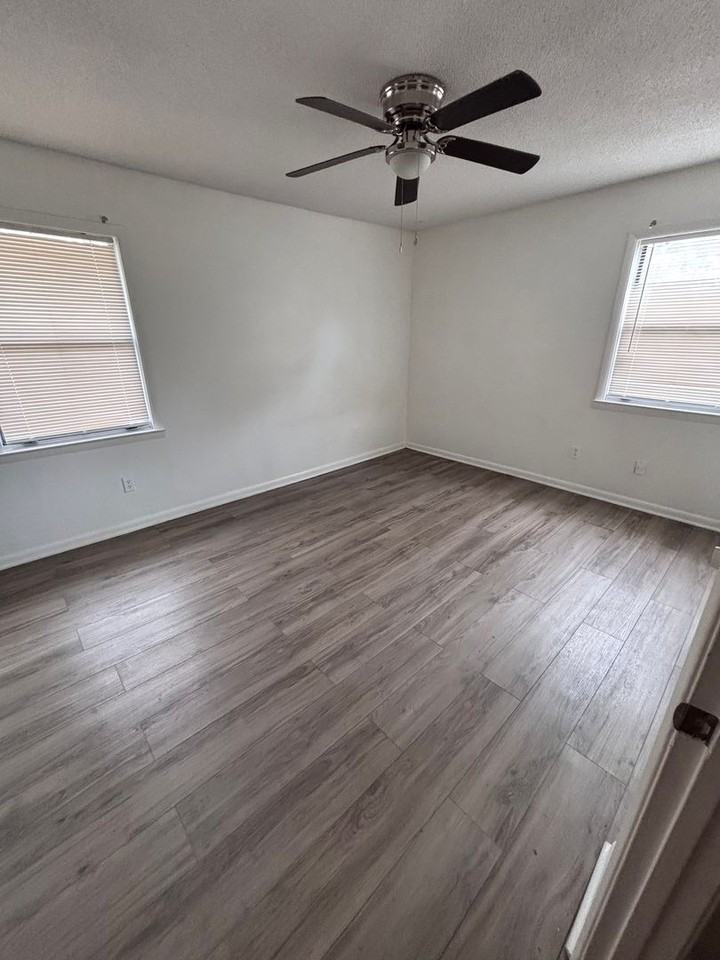 325 Mcpherson Dr - Photo 6 of 10