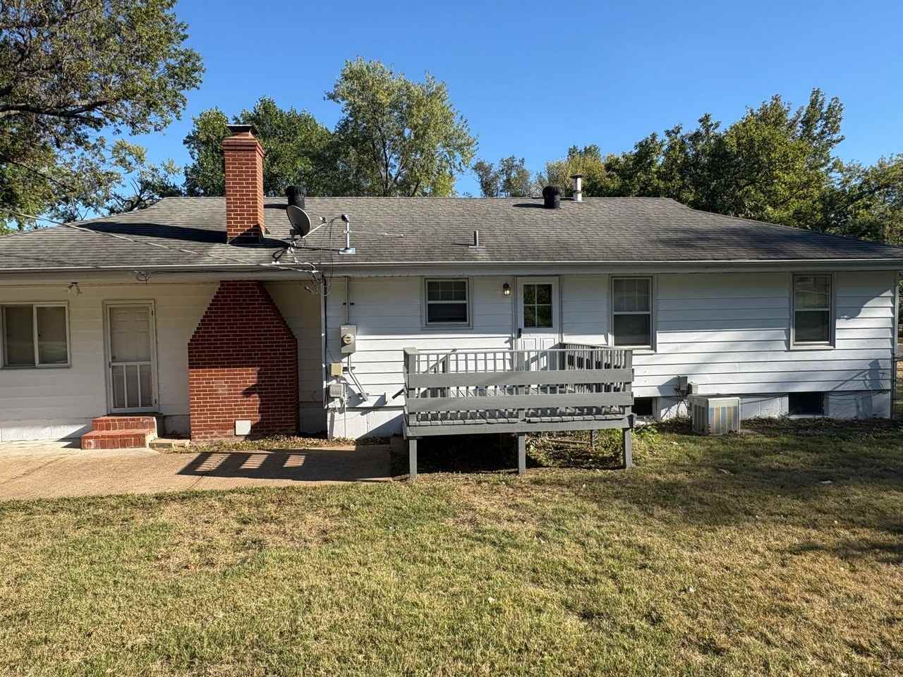 3217 Krem Ave - Photo 2 of 9