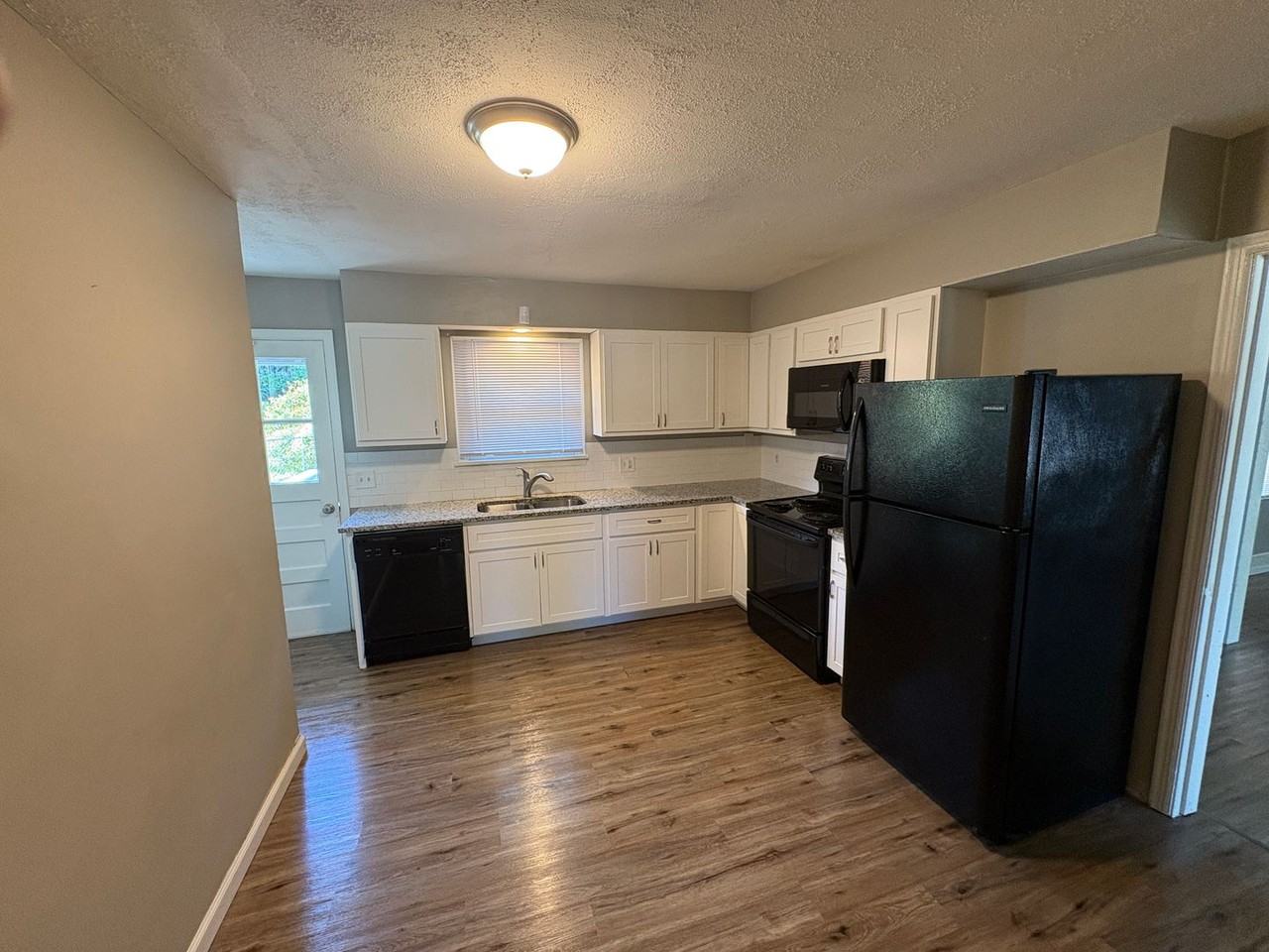 3217 Krem Ave - Photo 3 of 9