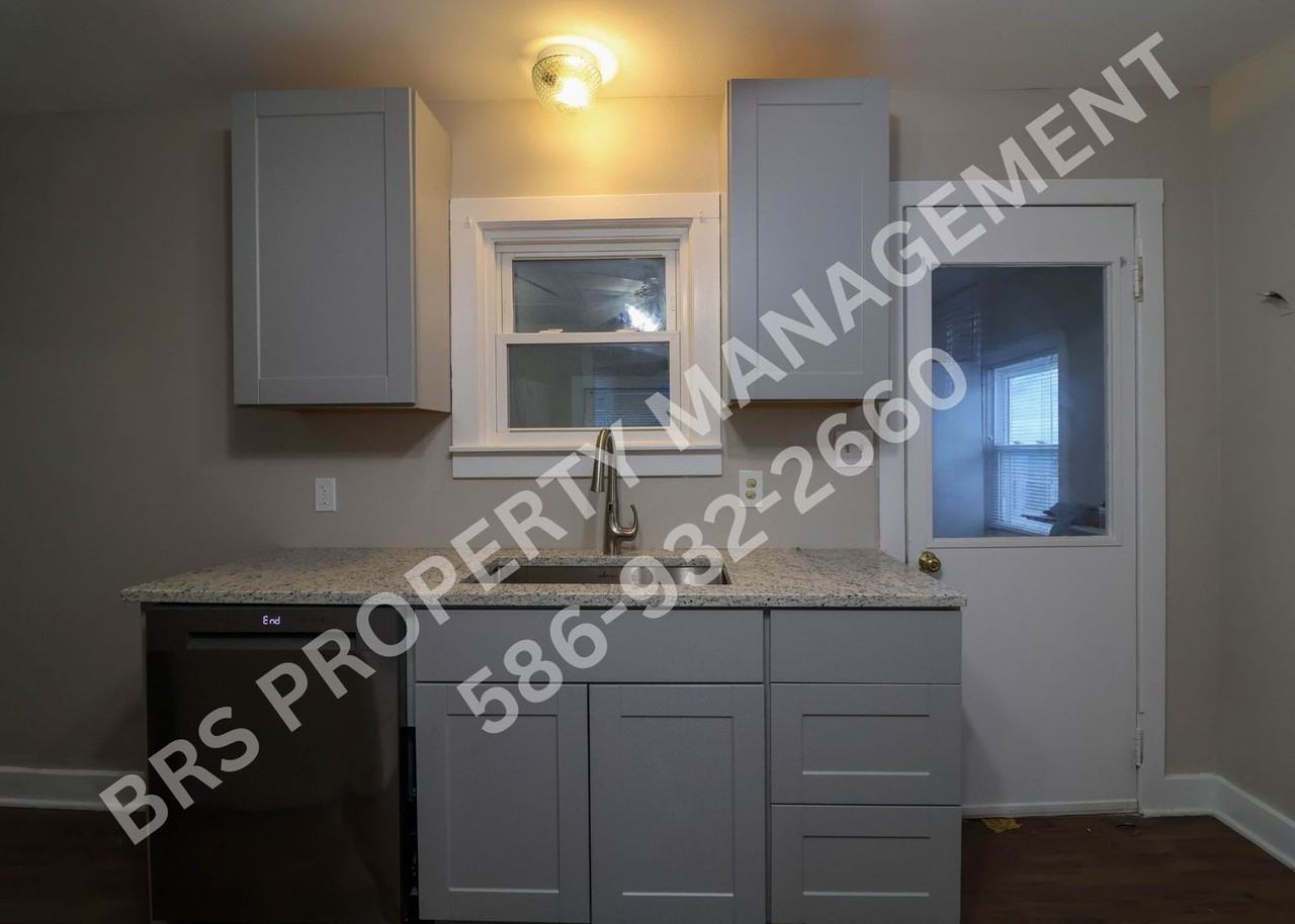 3240 Melvin Ave - Photo 4 of 16