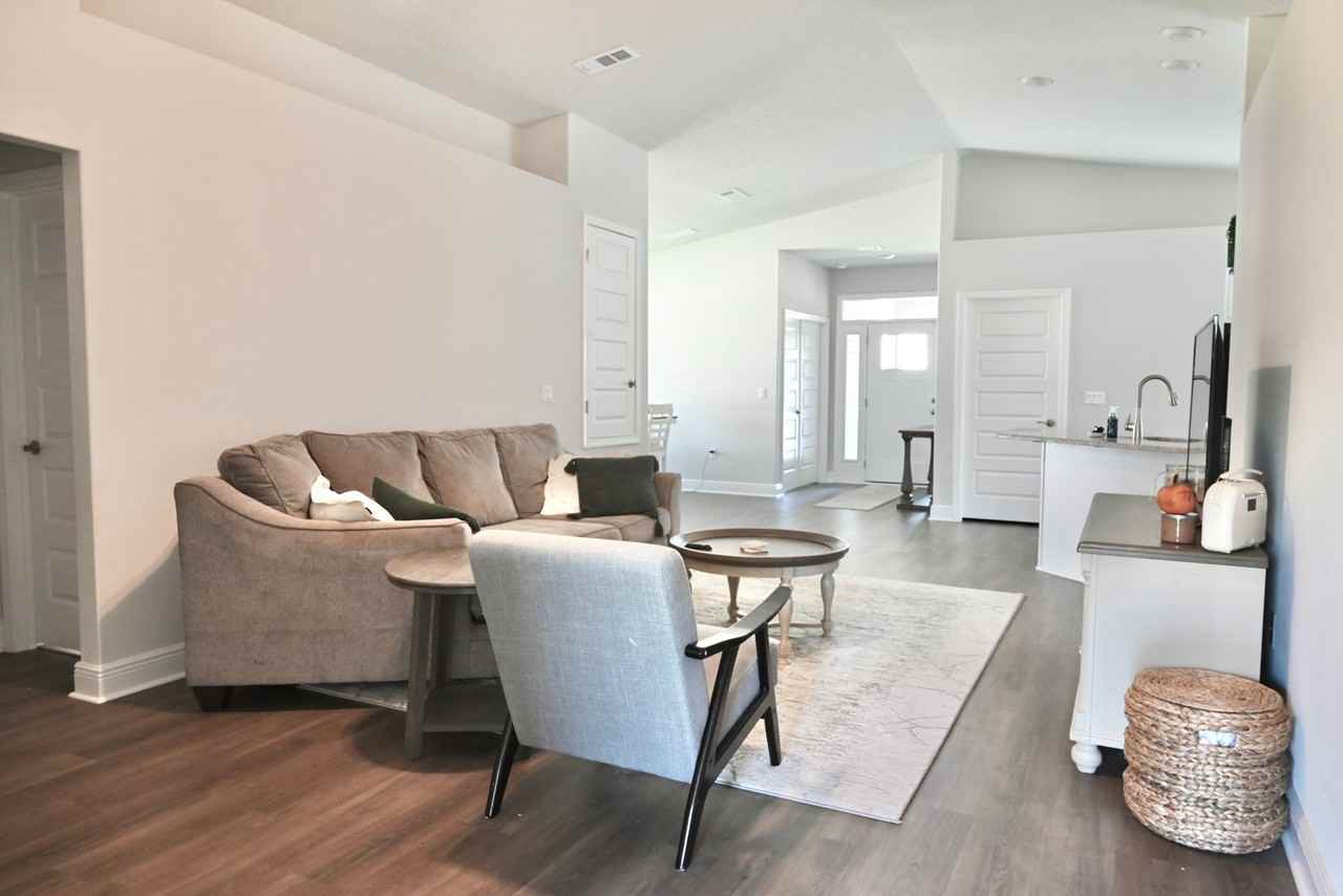 326 Keswick Ln - Photo 5 of 20