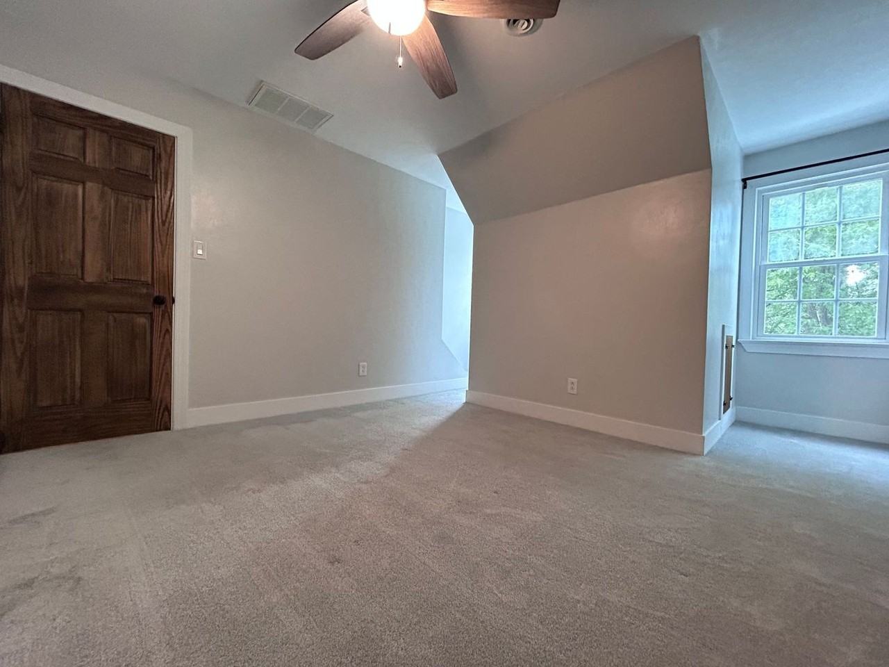 2804 Queen Anne Rd - Photo 5 of 21