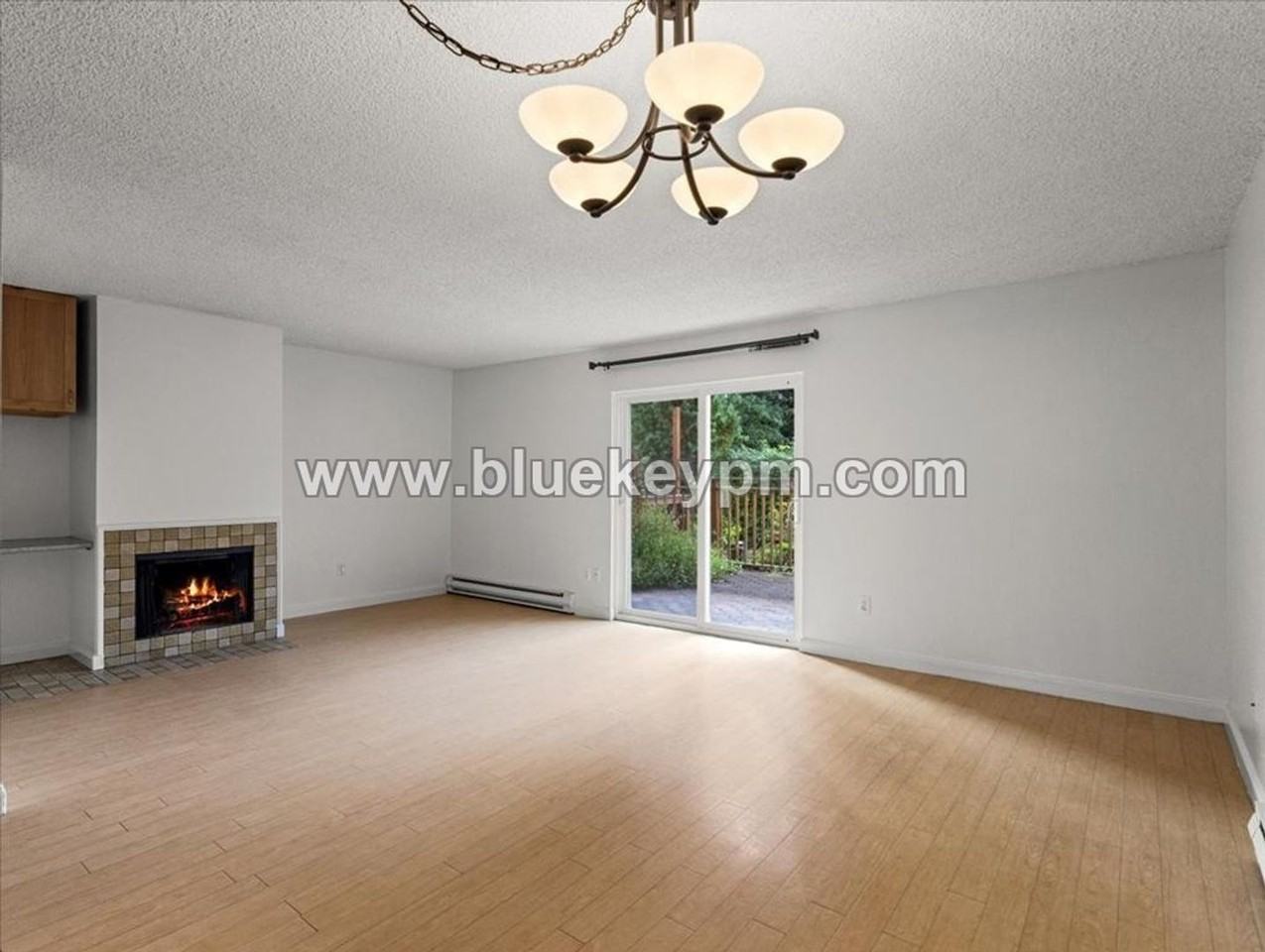 405 Ne 105th St - Photo 5 of 25