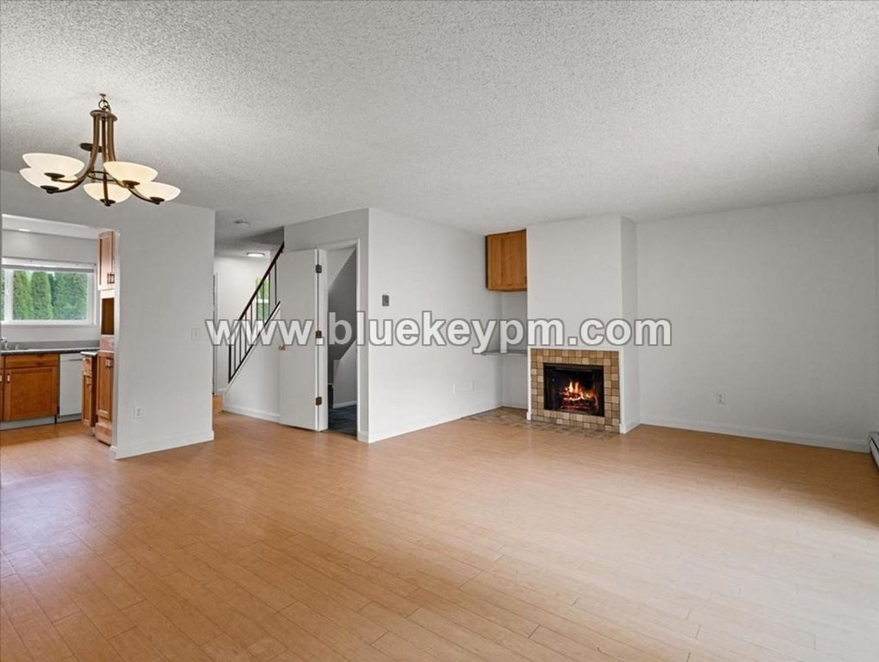 405 Ne 105th St - Photo 6 of 25