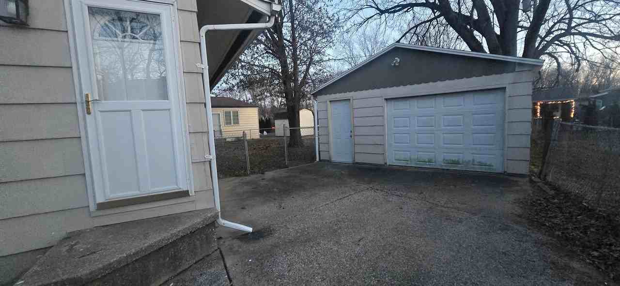 70 Pennsylvania Dr - Photo 2 of 18