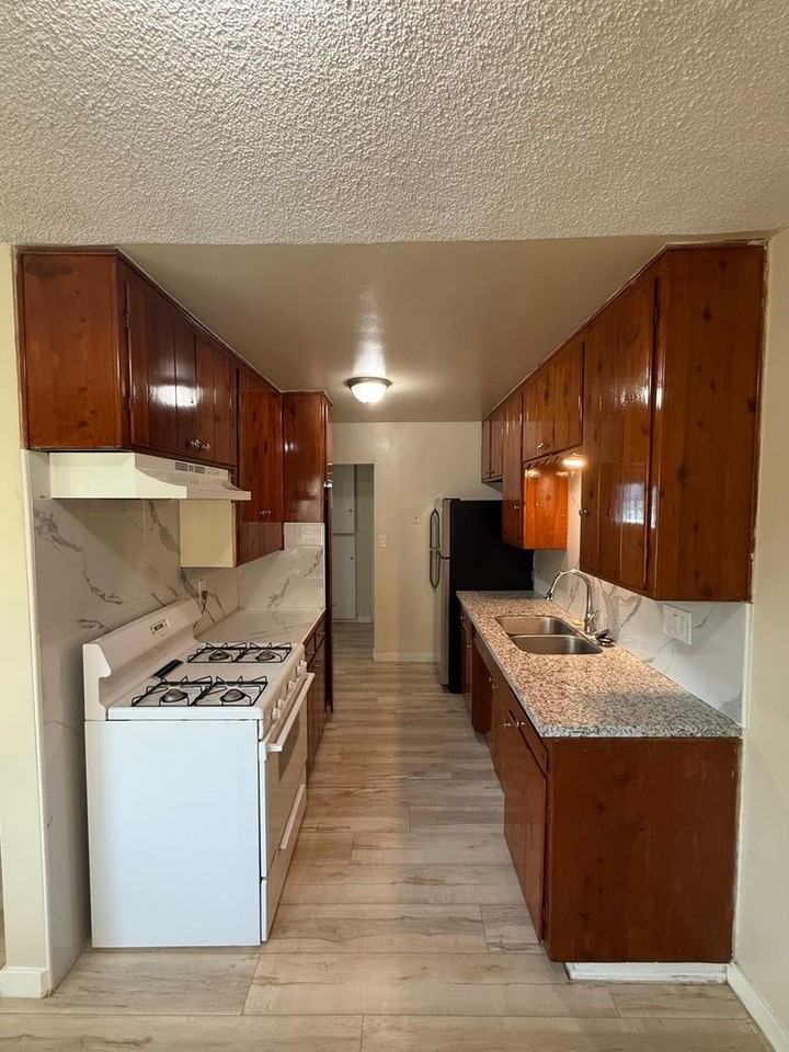 Weitzel - Photo 3 of 26