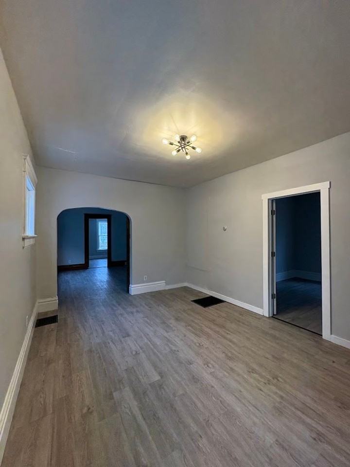 96 Hall St - Photo 2 of 17