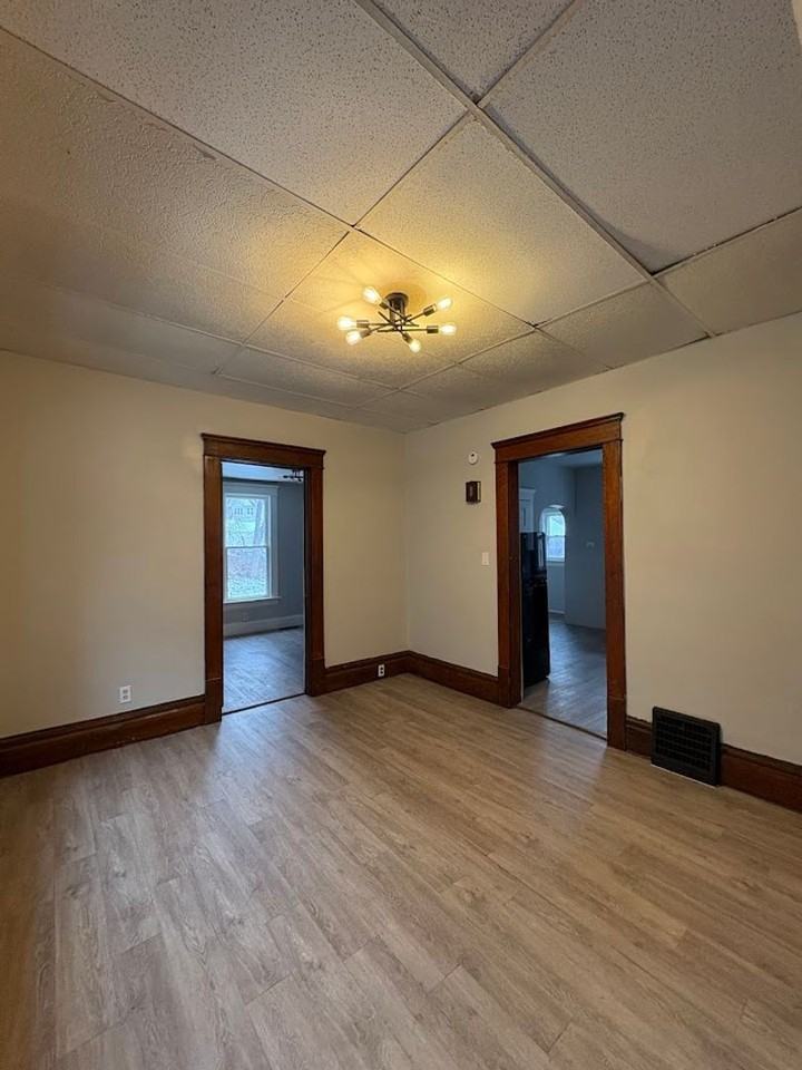 96 Hall St - Photo 3 of 17