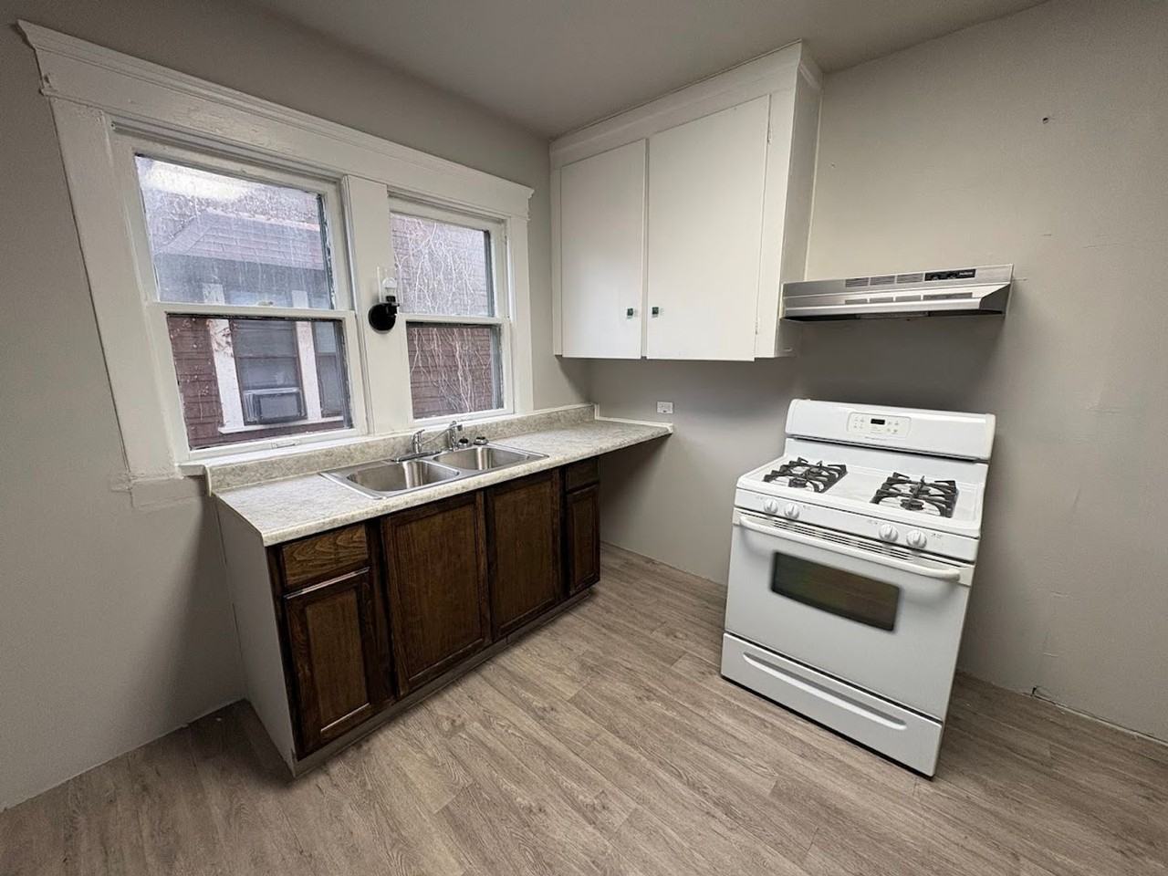 96 Hall St - Photo 4 of 17